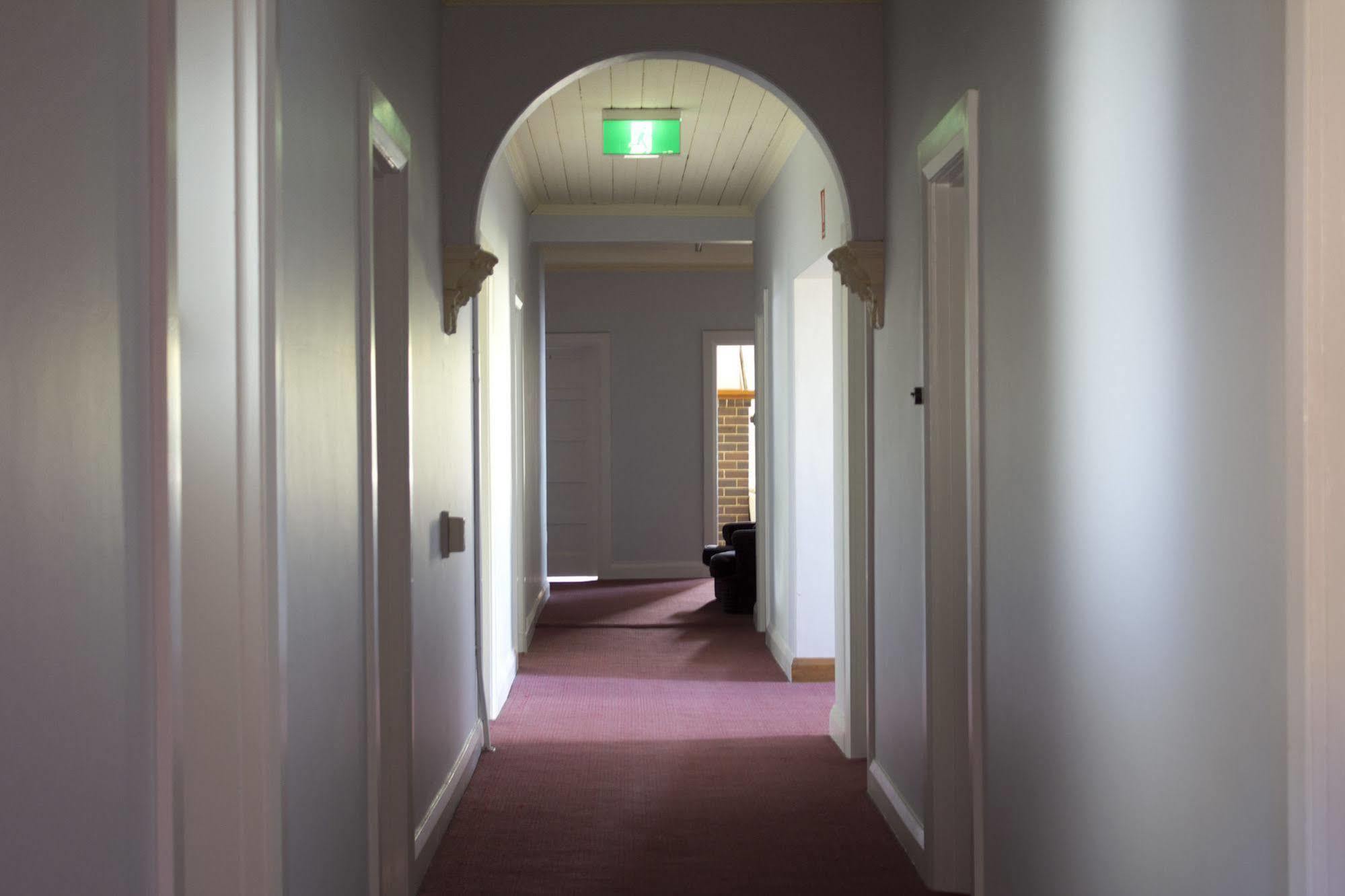 Boorowa Court House Hotel מראה חיצוני תמונה